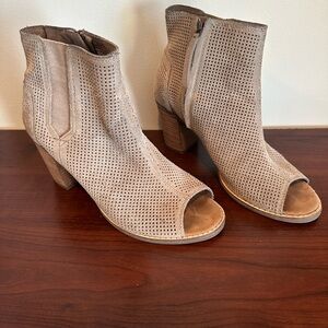 Tom’s Women's Tan Peep-Toe Ankle Boots